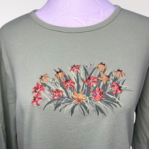 Classic Elements Green Embroidered Beaded Floral 3/4 Sleeve Top Size Large - Picture 2 of 10